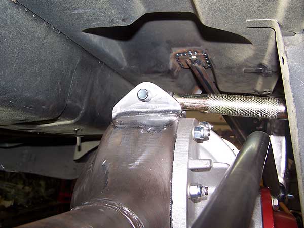 The top link runs forward from the top of the differential