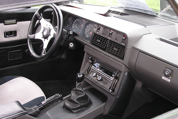 Triumph TR8 interior