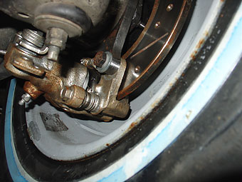 brake caliper clearance to the wheel