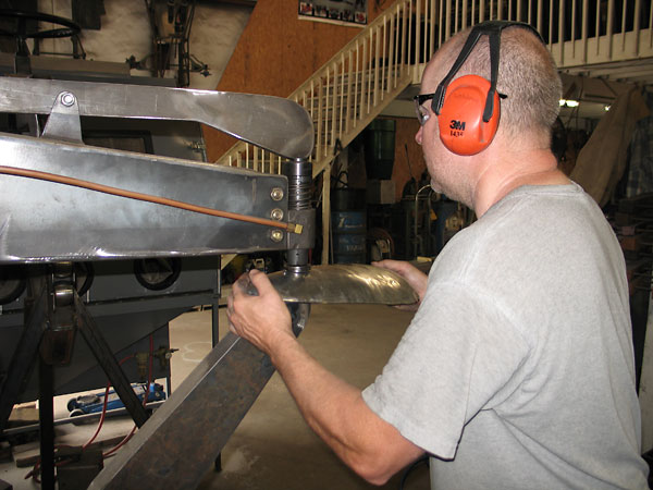 A pneumatic planishing hammer is a stationary tool that facilitates smoothing hammerformed sheetmetal.