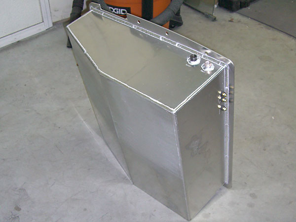 http://www.britishv8.org/Articles/Images-V18-1/CustomAluminumMGBFuelTank-Front.jpg