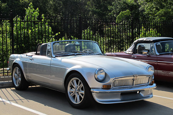 Paul Schils' 1971 MGB with Ford V8... and electric power steering! - Fredonia, Wisconsin