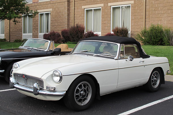 Charles Long's 1966 MGB with GM 3.4L V6 (fuel injected) - Tennessee