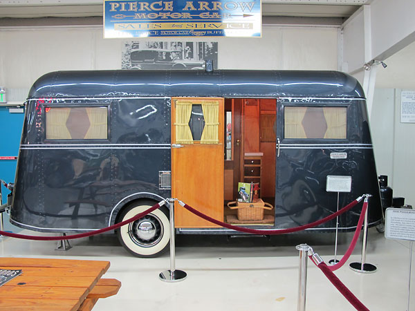 1937 Pierce-Arrow Travelodge