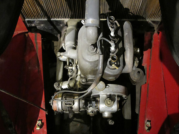 Radiators mounted behind engines are a characteristic feature of early Renaults.