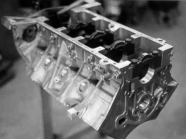 Rover 4.0/4.6 cross-bolted main engine block