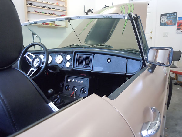 Grant steering wheel. TPI instruments.