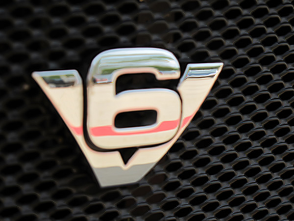 Ford V6 badge.