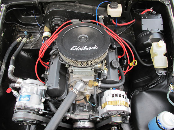 Edelbrock lower intake manifold with Classic Conversions Engineering upper manifold (CC-105).