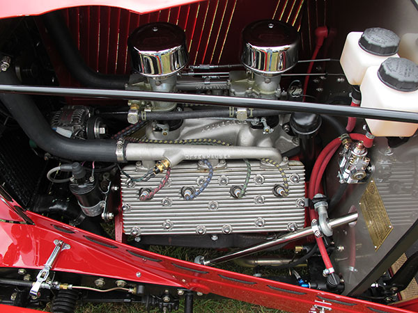 Ford V8-60 engine (136cid, 2.2L). Offenhauser aluminum cylinder heads. 