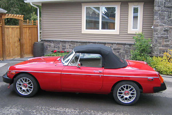 Chris CasoRohland's 1978 MGB Roadster with Rover 35L V8 engine