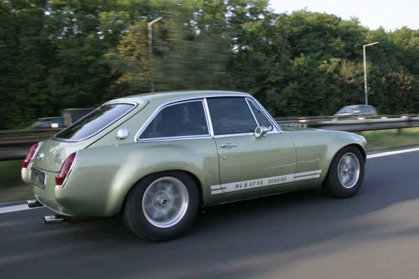 Classic Wheels Berlin's MGB/GT at speed