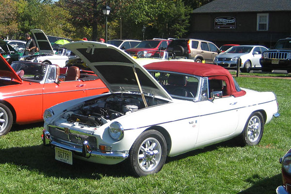 Dan Algarin's 1974 MGB with Rover 3.5L V8 engine