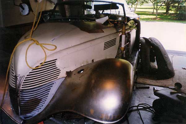 39 Ford side panels nicely fit the 34 Ford fenders
