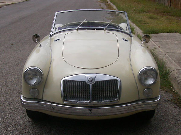 Darian Henderson's 1962 MGA with Chevy 350 V8