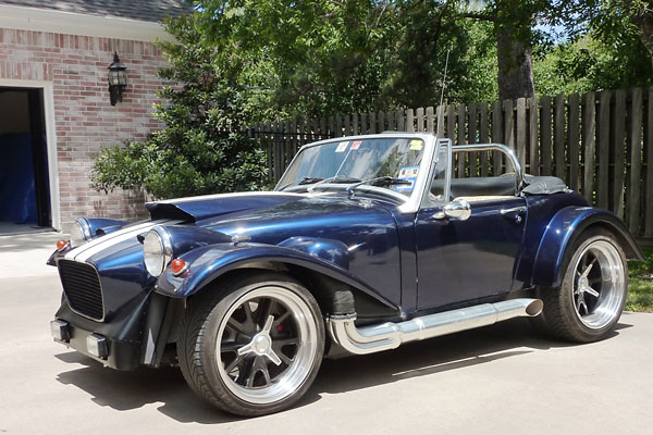 Cobra hood scoop, plus two small hood scoops further forward.