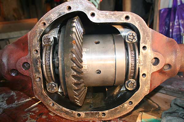 MG (Salisbury) axle with 3.07:1 final drive ratio and Quaife limited slip differential.