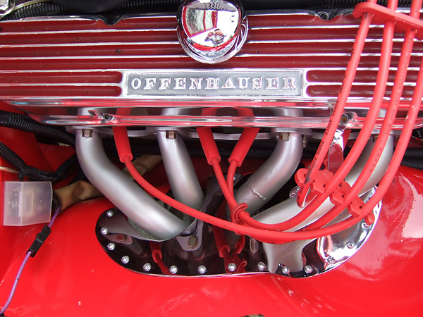 Offenhauser finned aluminum valve covers.