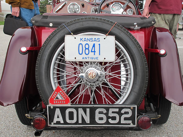 Four wheel brakes warning placard.