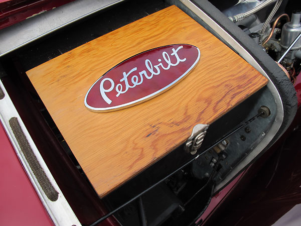 Peterbilt emblem.