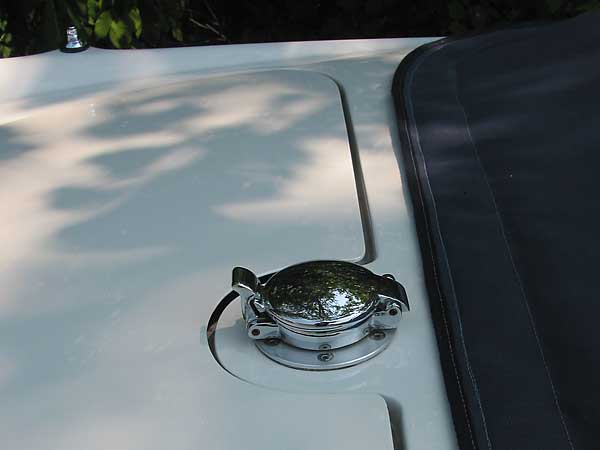 LeMans style - or Triumph style - fuel filler