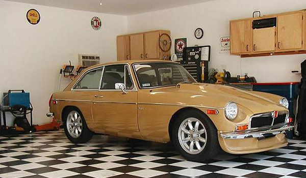 Ed Greene's 1972 MGB-GT with Rover 4.2L V8