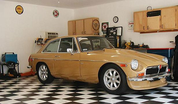 Ed Greene's 1972 MGBGT with Rover 42L V8