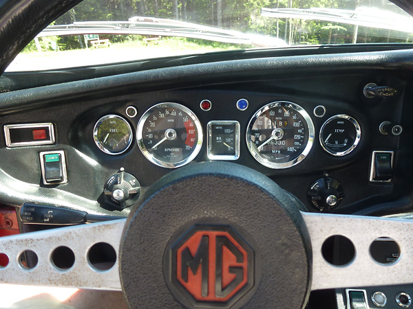 MGB GT V8 chassis number 100, circa 2014 (dashboard)