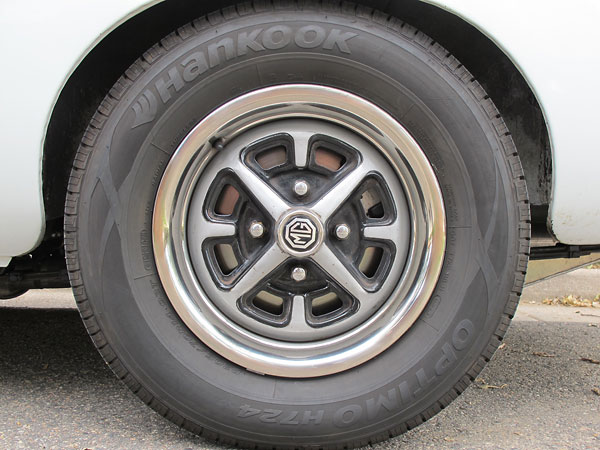 Hankook Optimo H724 tires, size 205/70R14.