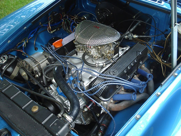 Rover 3.9L engine, bored and stroked to 5.0L, utilizing Buick 300 cylinder heads.