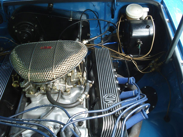 Edelbrock 500cfm carburetor and Edelbrock foam air cleaner.