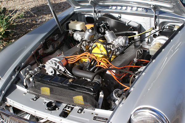 With an original MGB GT V8 manifold, there's no need to add a bulge or scoop to the hood.