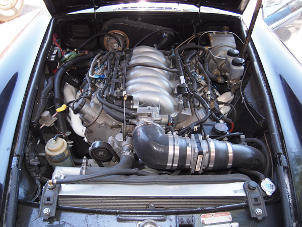 Chevrolet LS1 V8, 5.7l. Stock LS1 intake manifold and ported heads. Stock LS1 fuel injection.