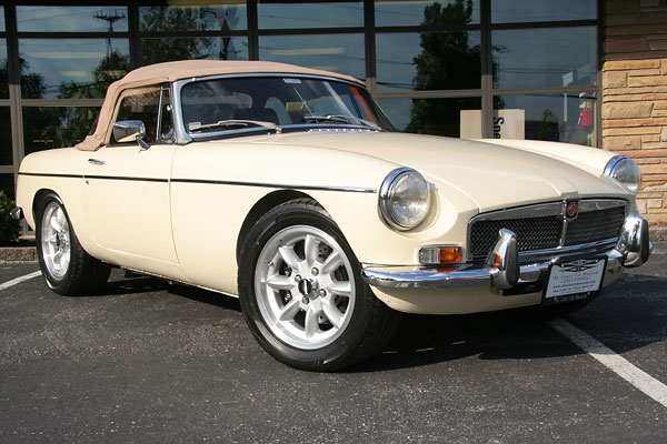 Ken Biermann's MGB V8