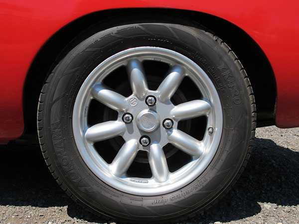 Yokohama YK420 tires (P195/60/R15 87H).