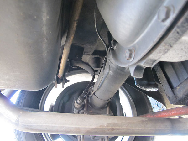 Home-made Panhard rod keeps the rear axle centered under the car's body.
