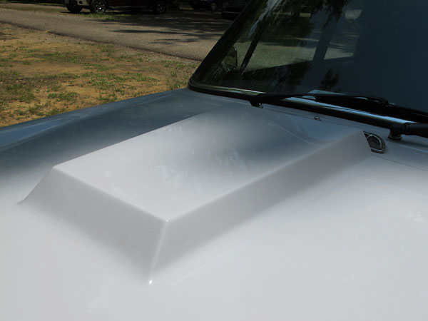 A custom cowl induction hood scoop was fabricated to clear the carburetor and air cleaner.