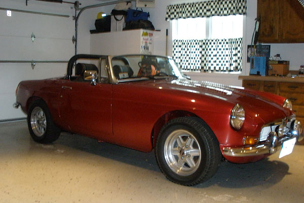 Ken Ritacco's 1977 MGB with Buick 215 V8