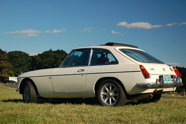 With a sunroof, the MGB GT V8 has plenty of ventilation!