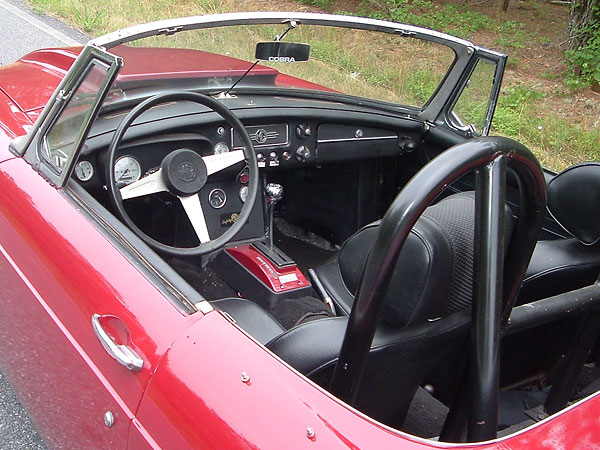 Later model (1973-76) steering wheel.