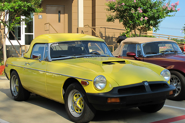 1969 Chevrolet Corvette Daytona Yellow (PPG 2094).