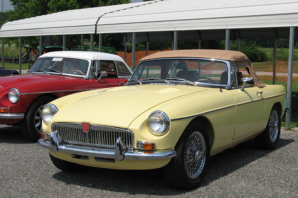 Mike Alexander's 1973 MGB with Buick 215 V8