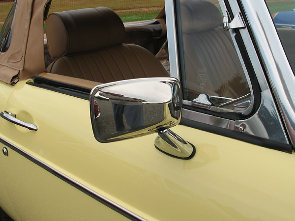 Later model (1974-1980) door mirrors.