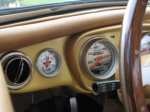 AutoMeter Pro-Comp programable fuel level gauge.