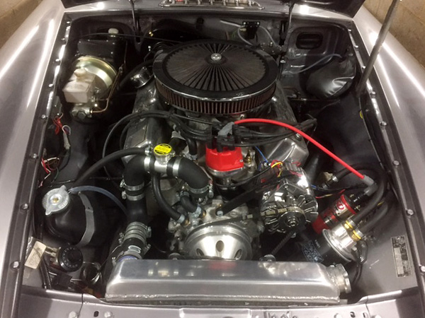 Ford 302 crate engine from Roadcraft UK (rated 367bhp).