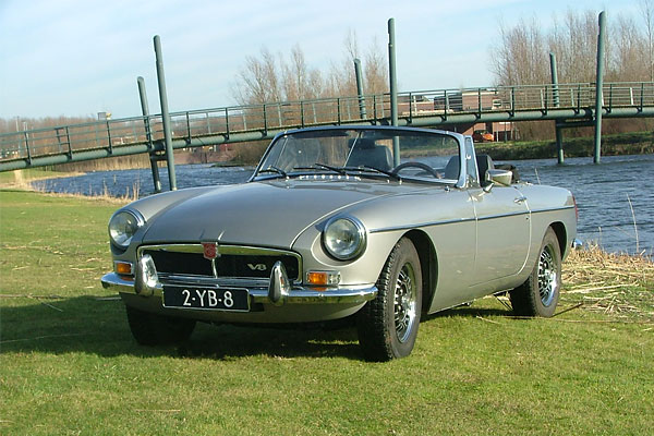 Peter van de Velde's Rover 3.5 V8-powered 77 MGB