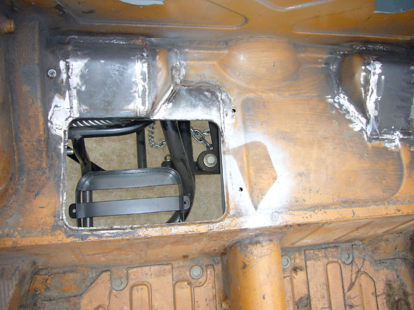 Modified rear shelf to suit revised battery and shock absorber installation details.
