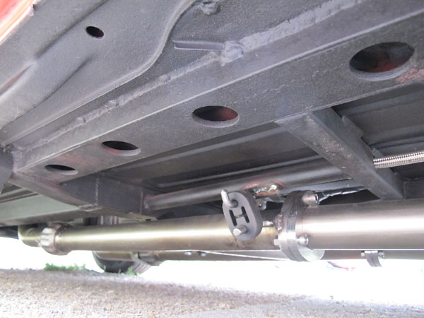 All-stainless steel dual exhaust, featuring flexible couplings.
