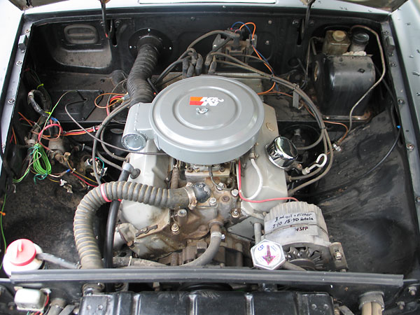 Compact sixty-degree Chevy 2.8L V6 engine.