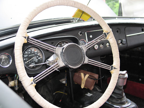 Another cool old-school hot-rod detail: cord wrapped (MGA banjo style) steering wheel!